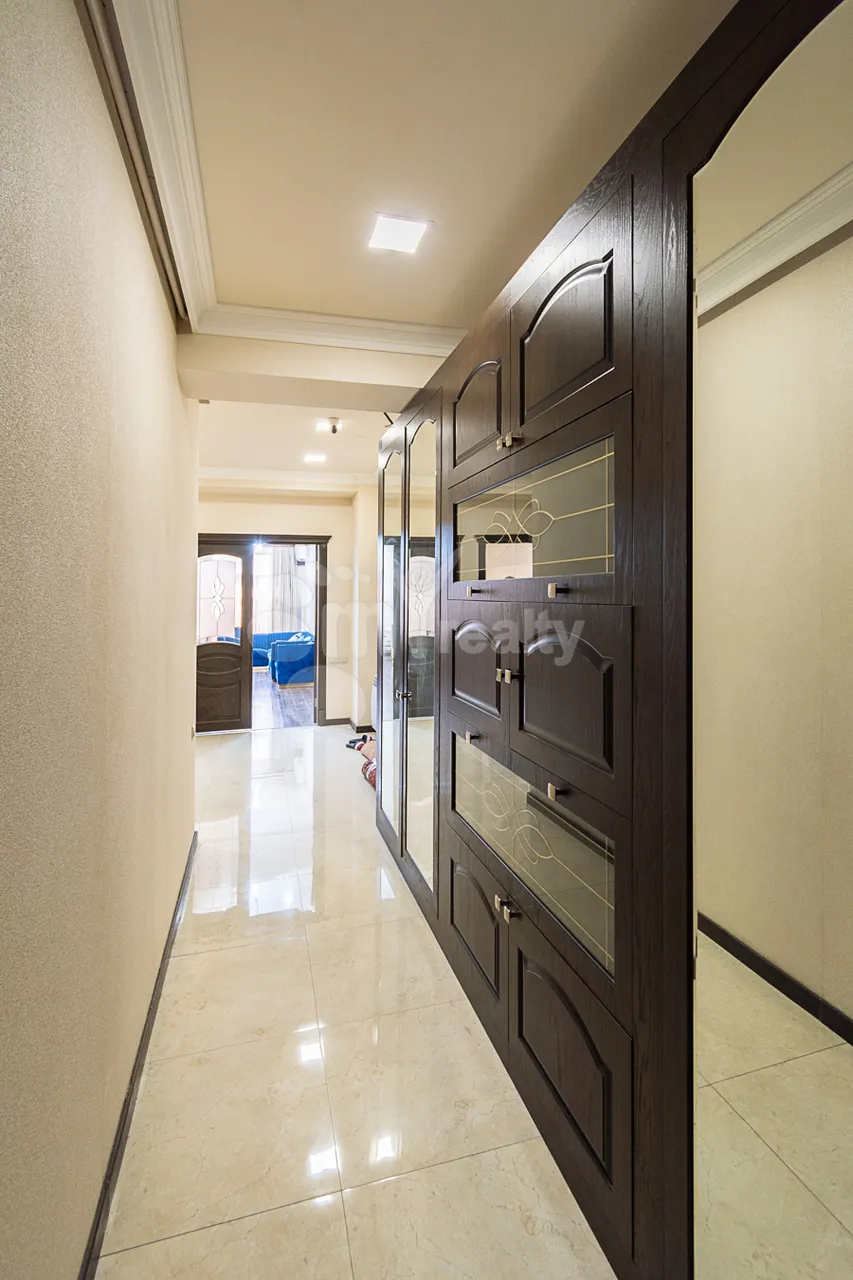3 bedroom apartment for sale خیابان آنتارایین, مرکز شهر ایروان, 160385
