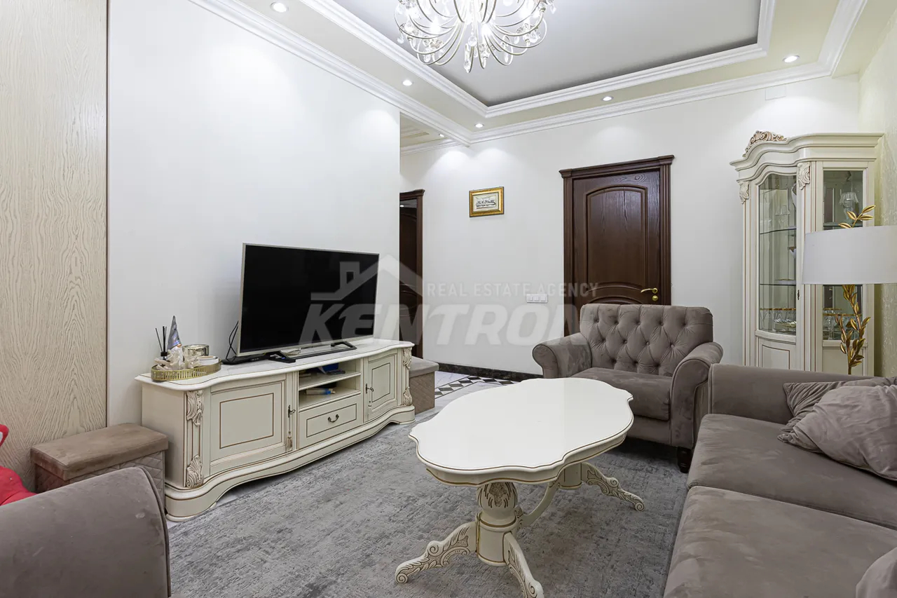 3 bedroom apartment for sale rue d'Abovyan, Center Yerevan, 157934