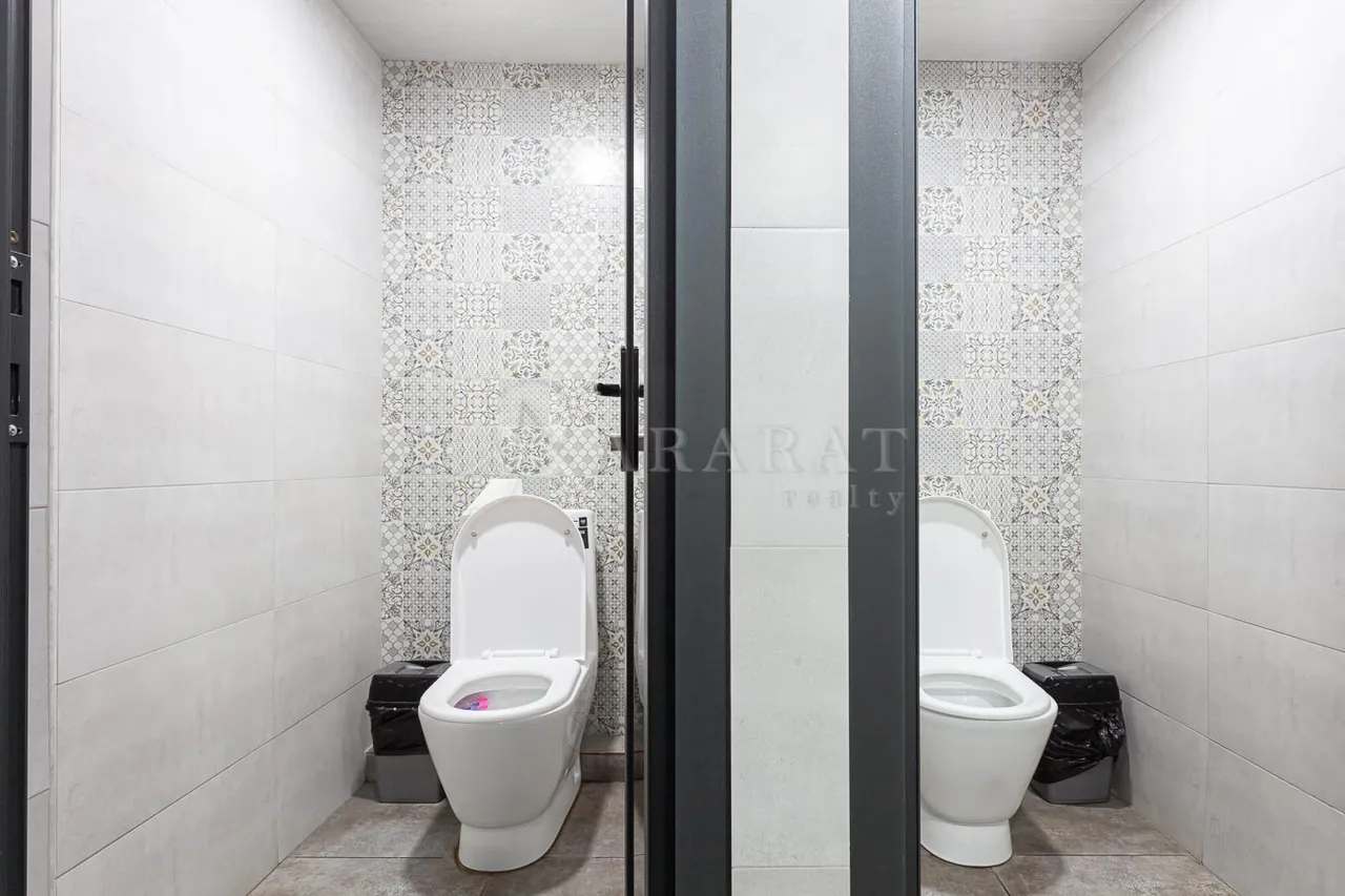 Commercial for sale خیابان کومیتاس, عربگیر ایروان, 157408
