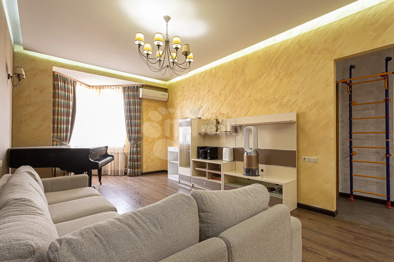 3 bedroom apartment for rent Aram St, Center Yerevan, 161208