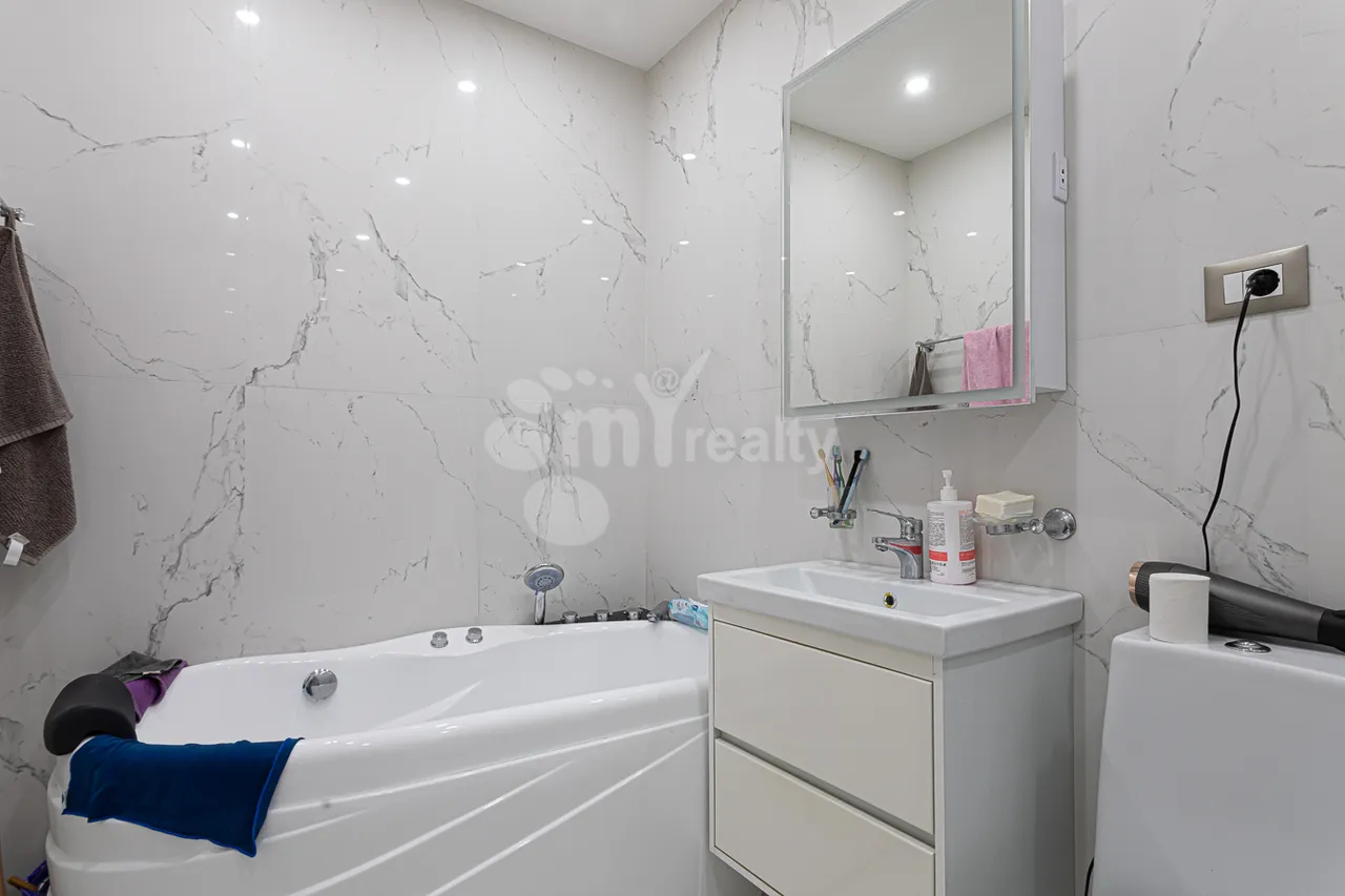 3 սենյականոց բնակարան  Լվովյան փող, Նոր Նորք Երևան, 160049