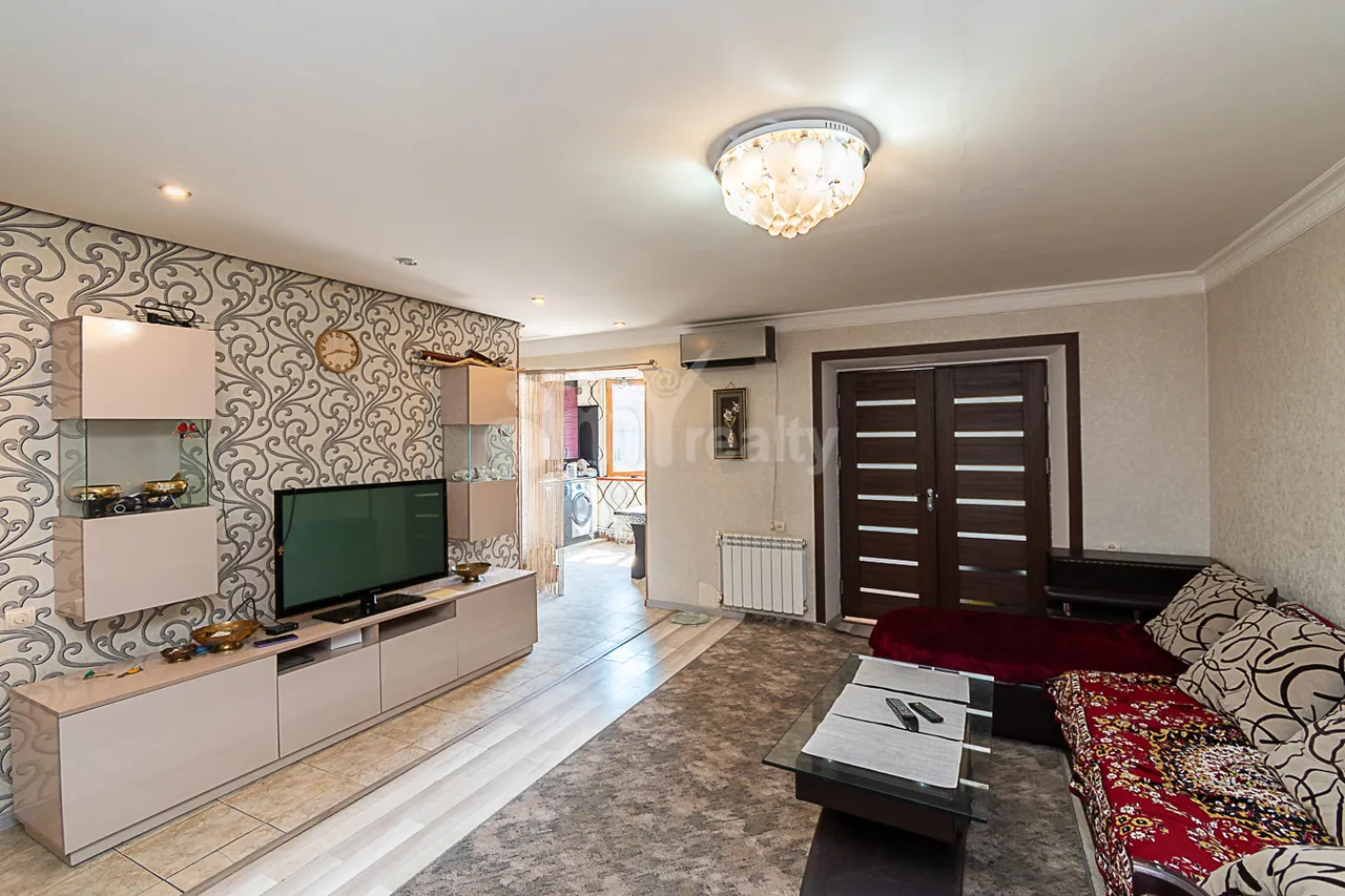 3 bedroom apartment for sale G.Lusavorich St, Center Yerevan, 161321