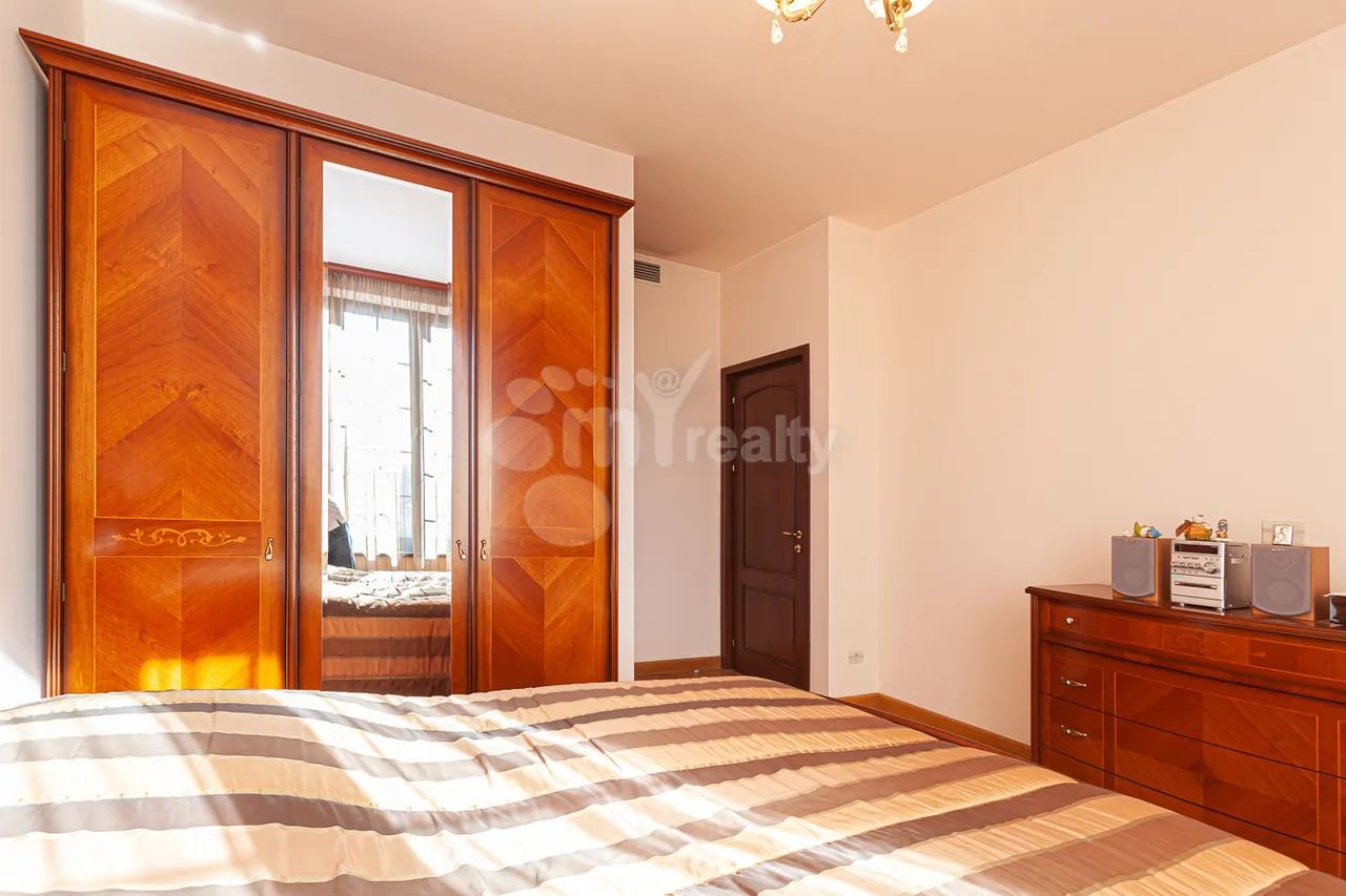 4 bedroom apartment for sale D. Demirchyan St, Center Yerevan, 161661