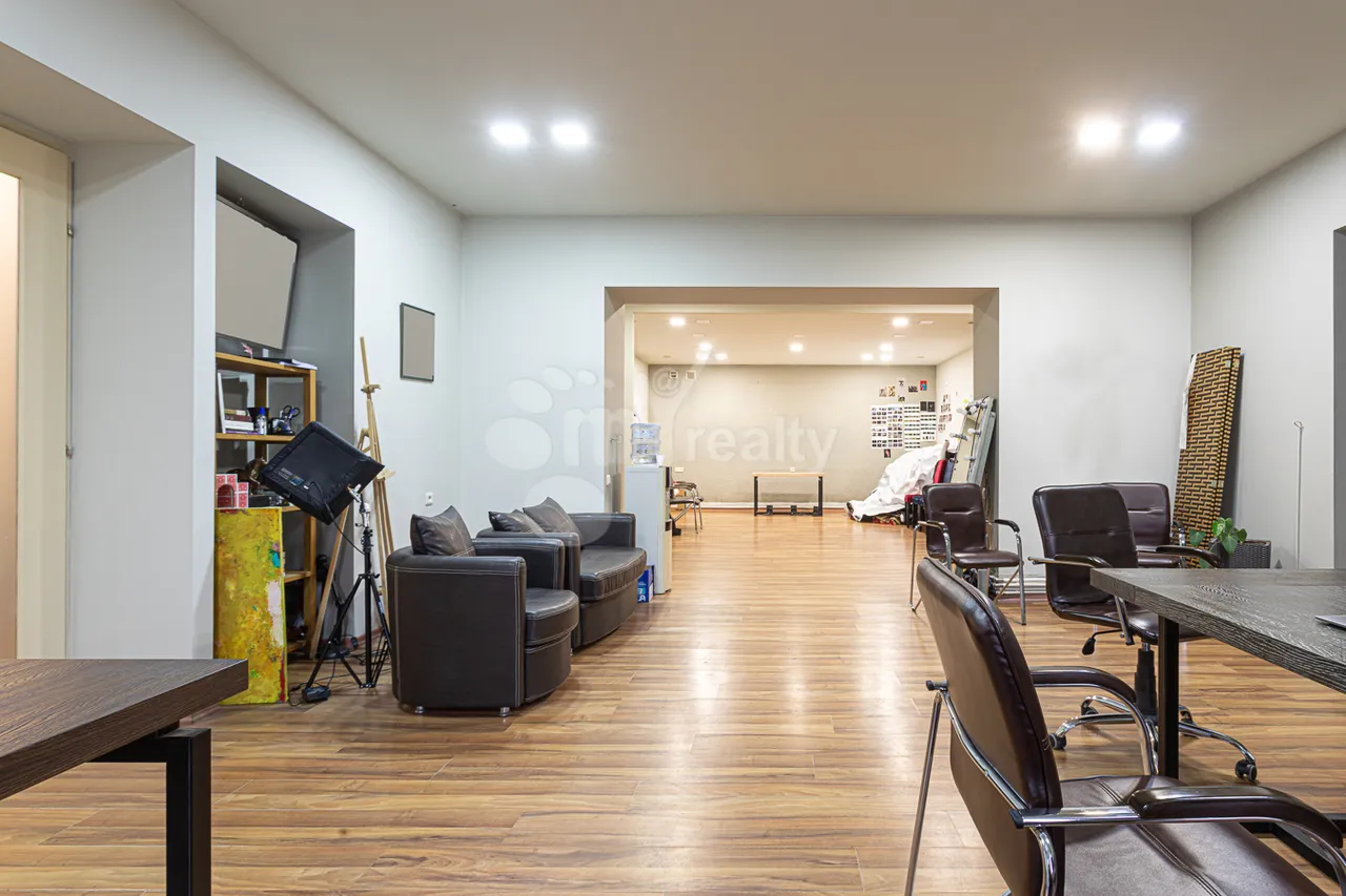 Снять коммерческoе помещение Сарян ул, Центр Ереван, 160192