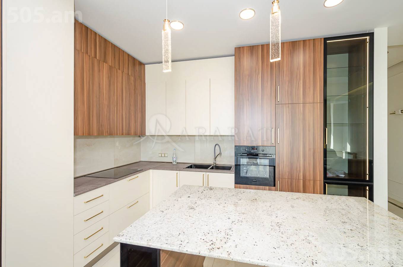 4 սենյականոց բնակարան վարձով , Կենտրոն Երևան, 153305