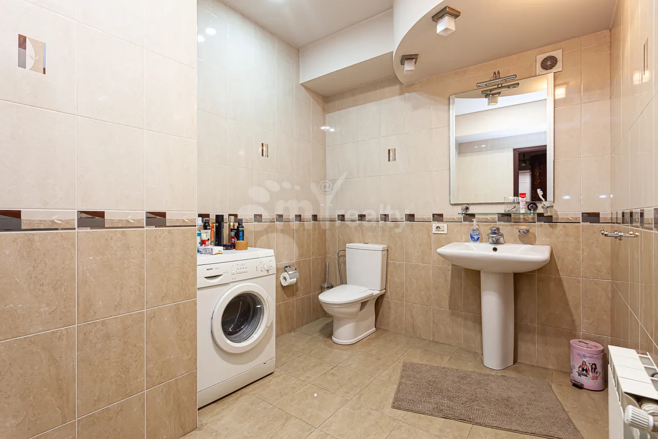 4 bedroom apartment for rent Amiryan St, Center Yerevan, 161520
