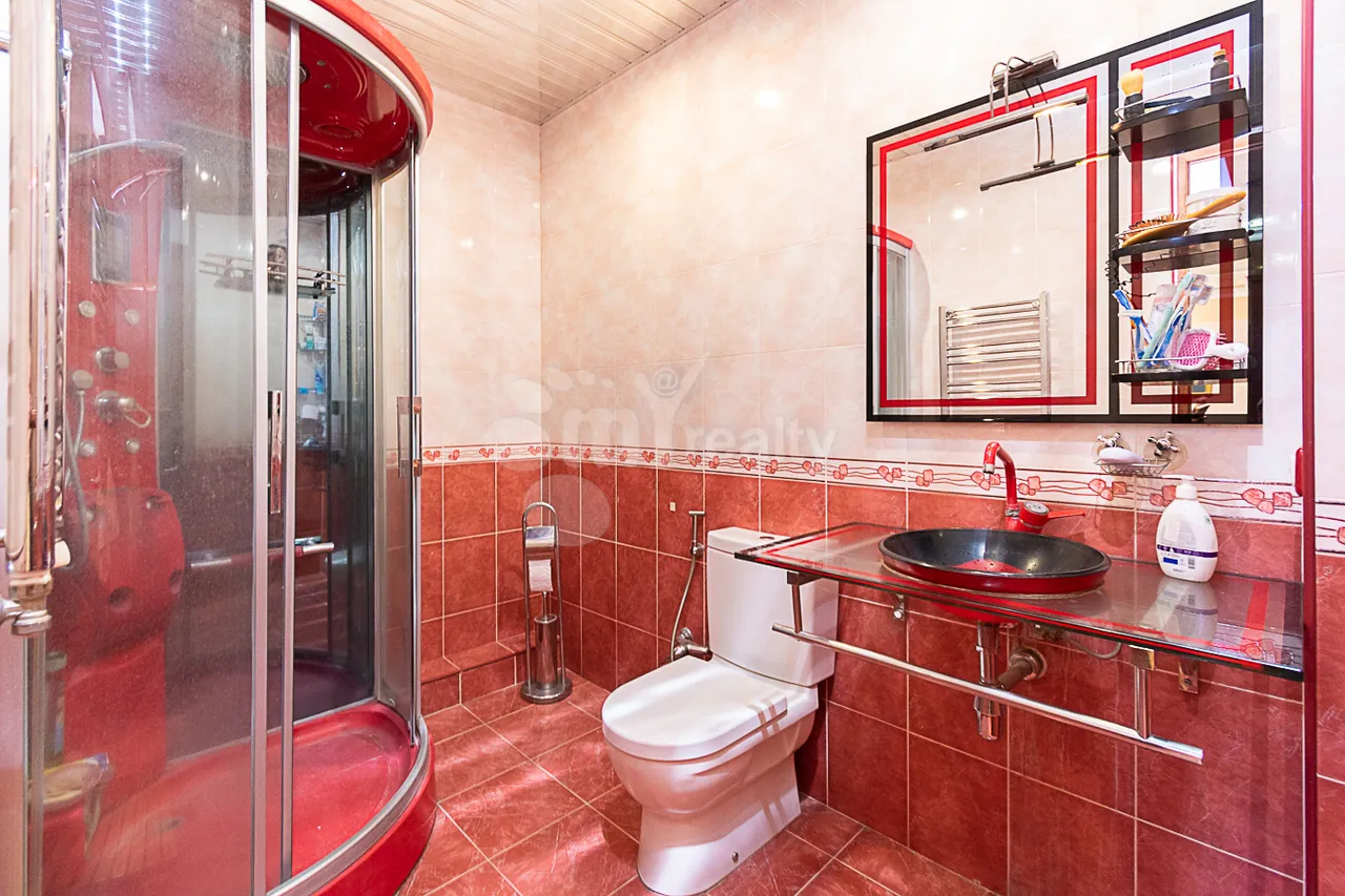 4 bedroom apartment for sale خیابان هین اِرِوانتسی, مرکز شهر ایروان, 159857
