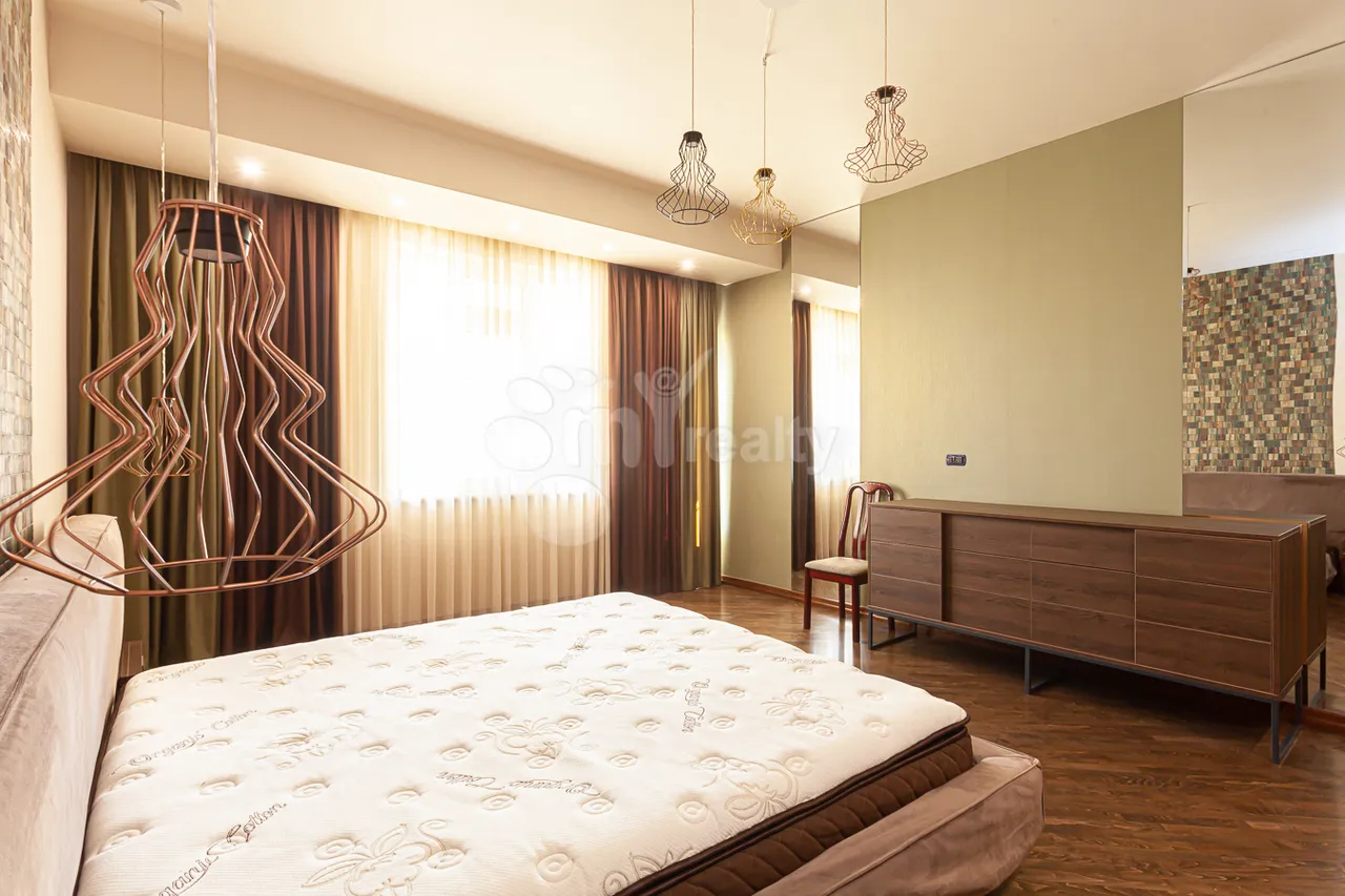 4 bedroom apartment for sale A.Manukyan St, Center Yerevan, 161690