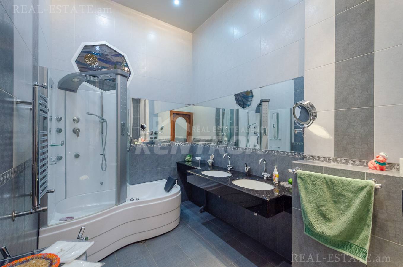 4 bedroom apartment for sale rue d'Abovyan, Center Yerevan, 137151
