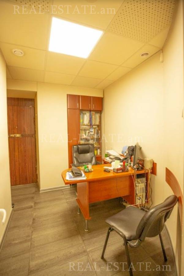 Կոմերցիոն տարածք  Ամիրյան փող, Կենտրոն Երևան, 113947