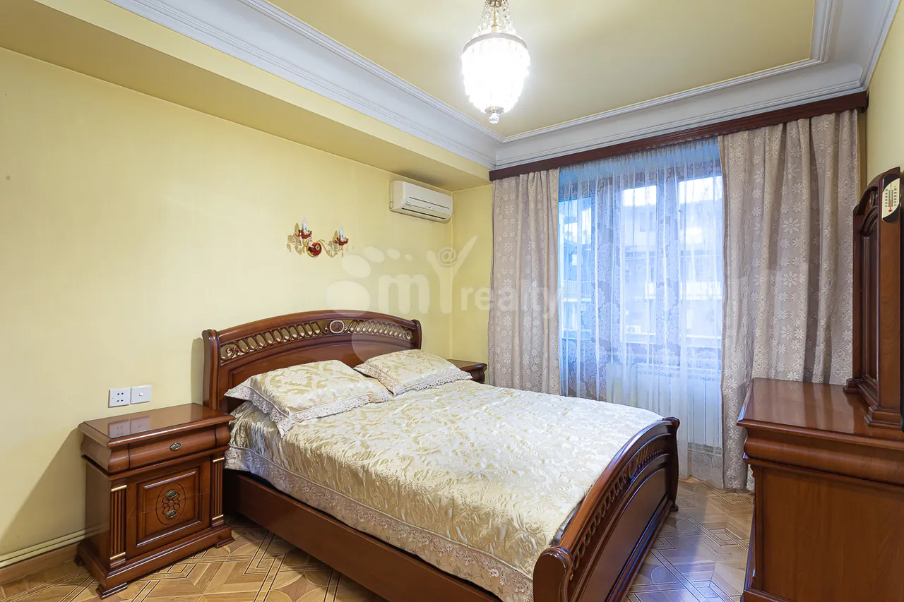 Купить 3 комнатную квартиру Анрапетутян ул, Центр Ереван, 159749