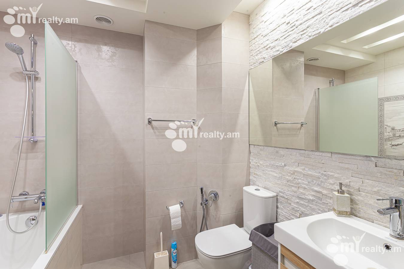 3 սենյականոց բնակարան  Լեոի փող, Կենտրոն Երևան, 152301