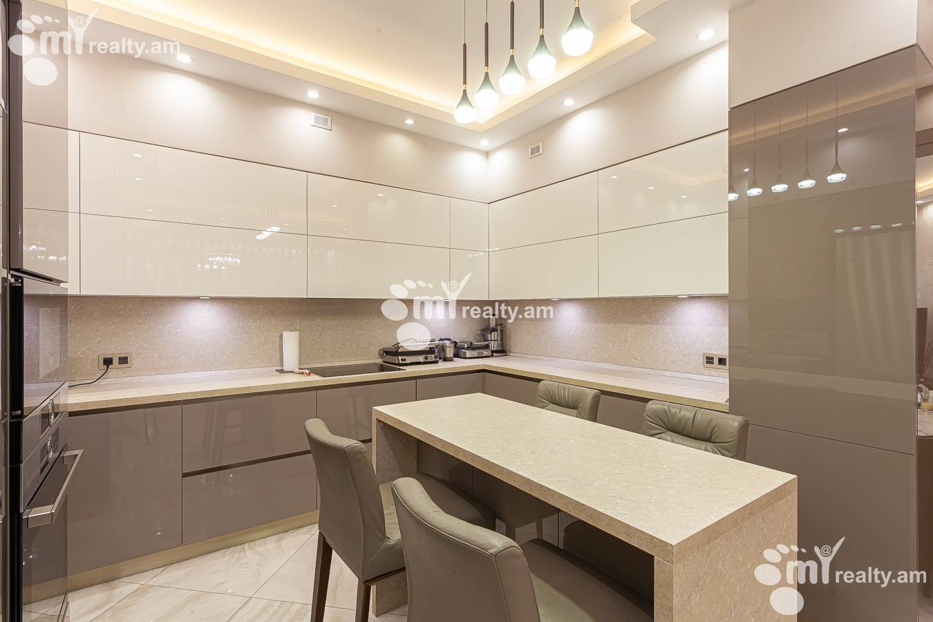 3 սենյականոց բնակարան  Լեոի փող, Կենտրոն Երևան, 152301