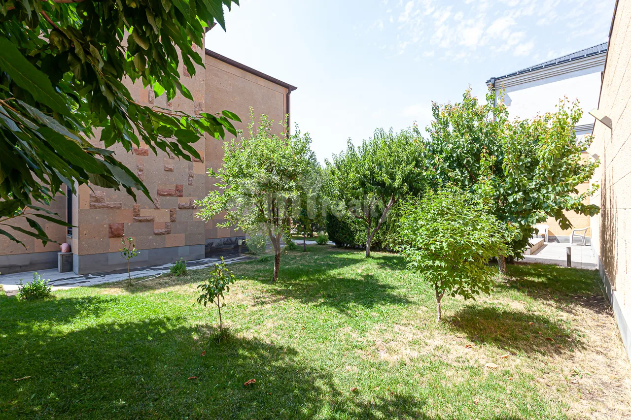 House for sale G 1 dis., Ajapnyak Yerevan, 161278