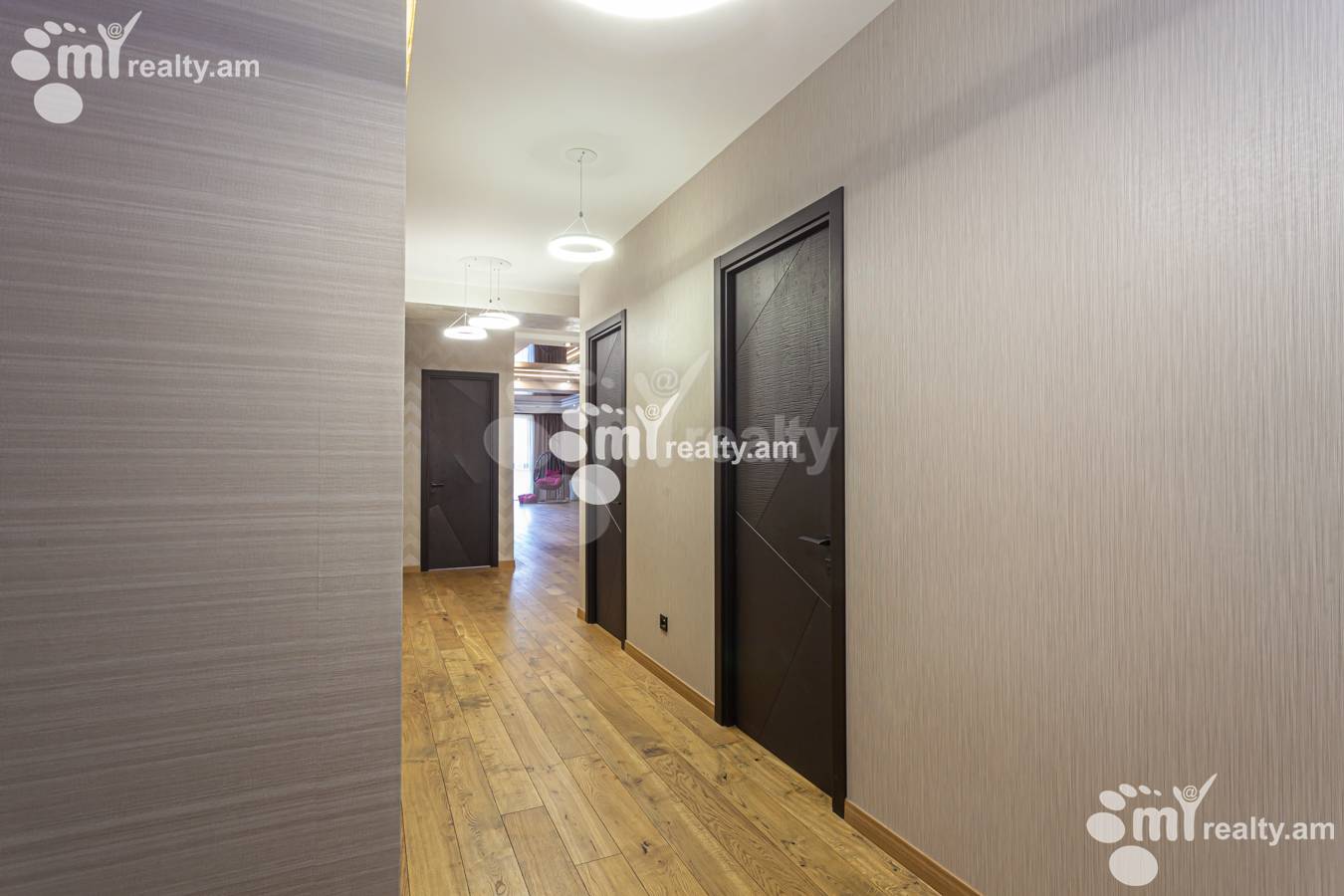 Купить 5 комнатную квартиру Вардананц ул, Центр Ереван, 152171