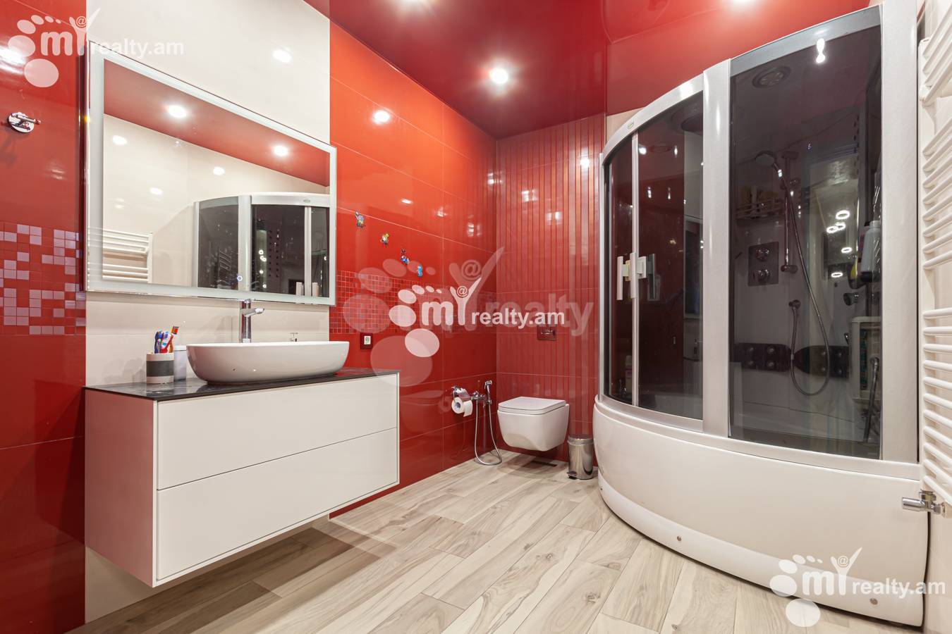 Купить 5 комнатную квартиру Вардананц ул, Центр Ереван, 152171