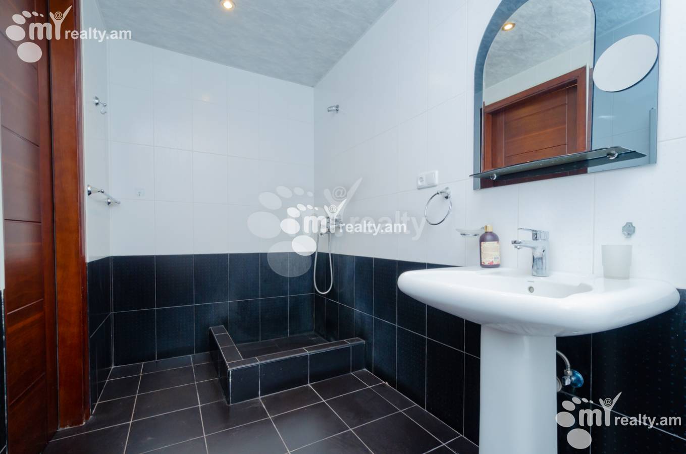 Снять 3 комнатную квартиру Мамиконянц ул, Арабкир Ереван, 137691