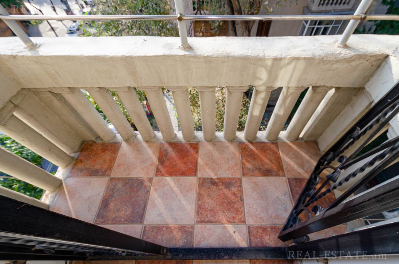 3 սենյականոց բնակարան  Մոսկովյան փող, Կենտրոն Երևան, 141099