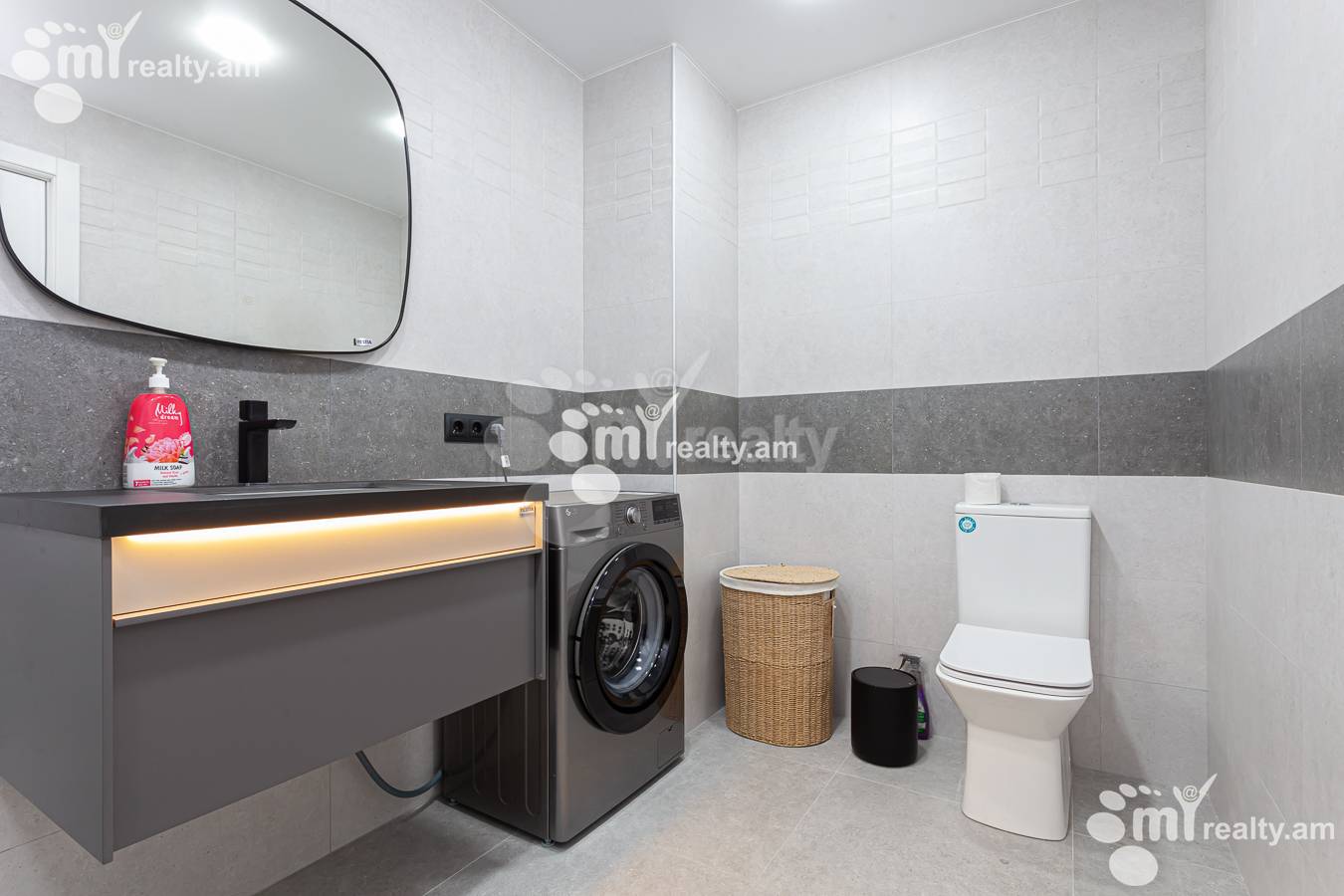 3 սենյականոց բնակարան  Պարոնյան փող, Կենտրոն Երևան, 154425