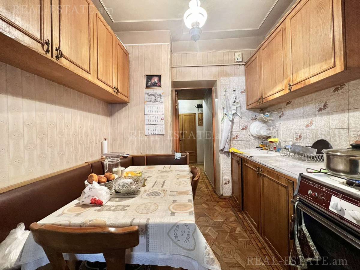 Купить 3 комнатную квартиру Врацакан ул, Арабкир Ереван, 129611