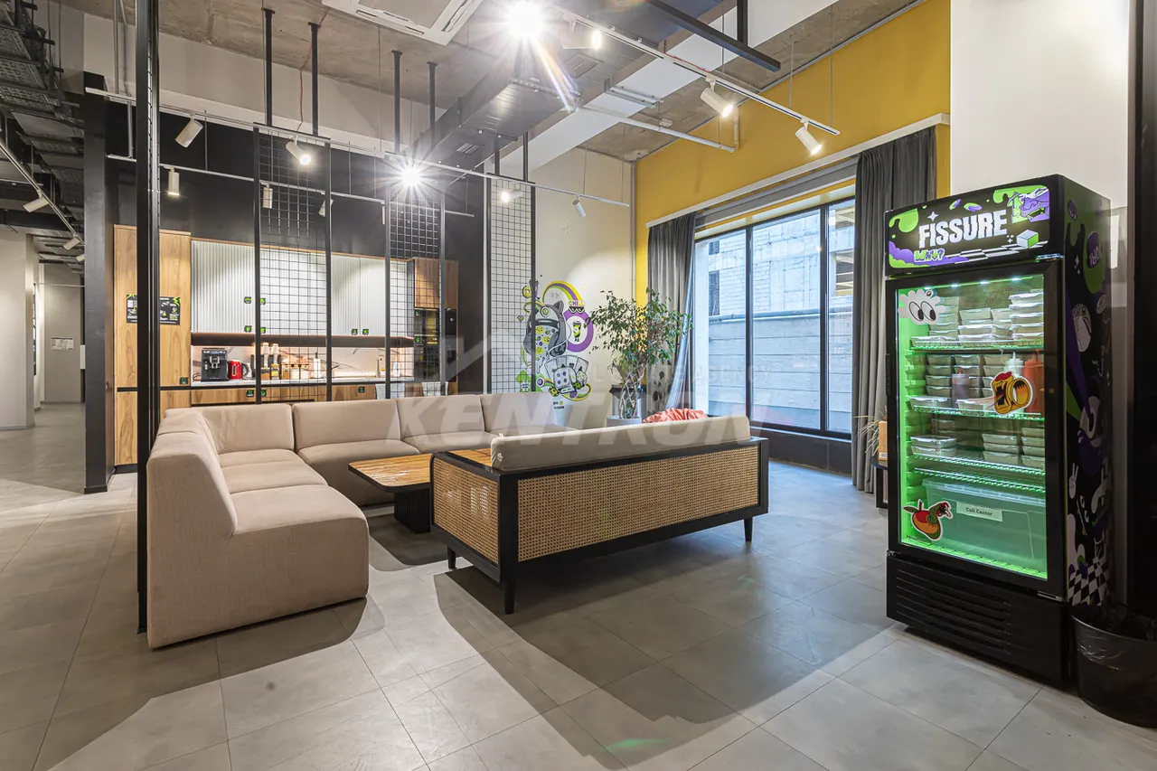 Commercial for rent خیابان میاسنیکیان, مرکز شهر ایروان, 157359