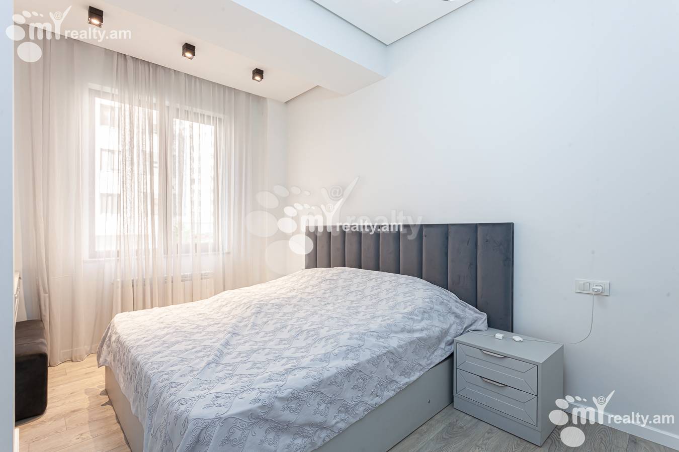 3 bedroom apartment for sale خیابان آدونس, عربگیر ایروان, 156386