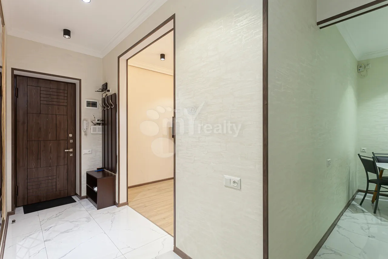 3 bedroom apartment for rent Saryan St, Center Yerevan, 160473