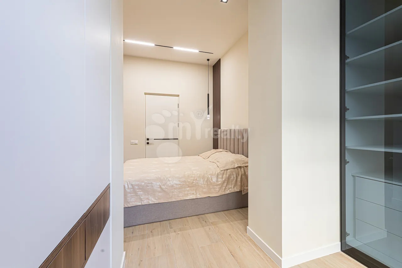 3 bedroom apartment for rent Amiryan St, Center Yerevan, 157289