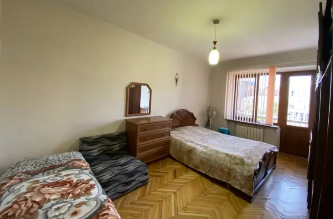 3 սենյականոց բնակարան  Մաշտոցի պող, Կենտրոն Երևան, 160222