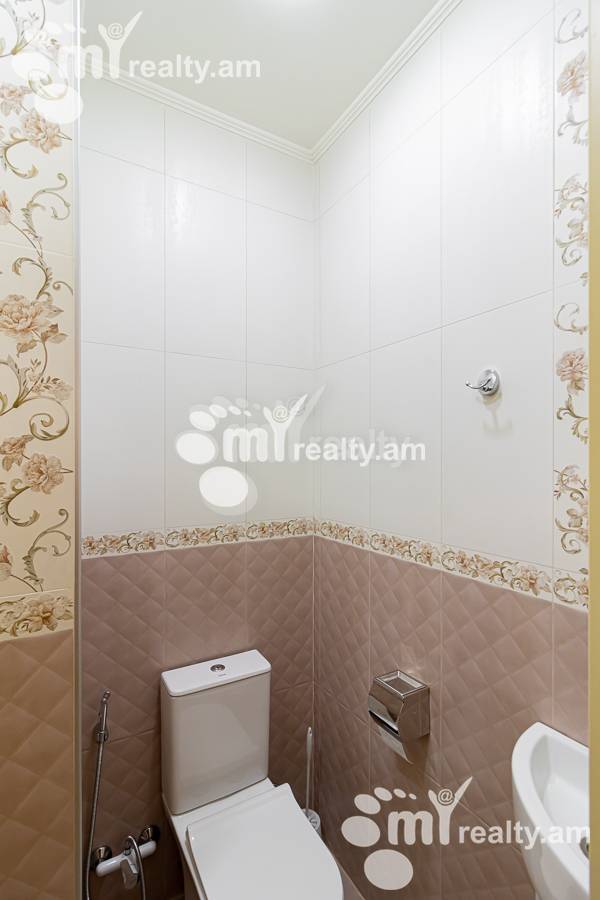 3 bedroom apartment for rent Amiryan St, Center Yerevan, 154485
