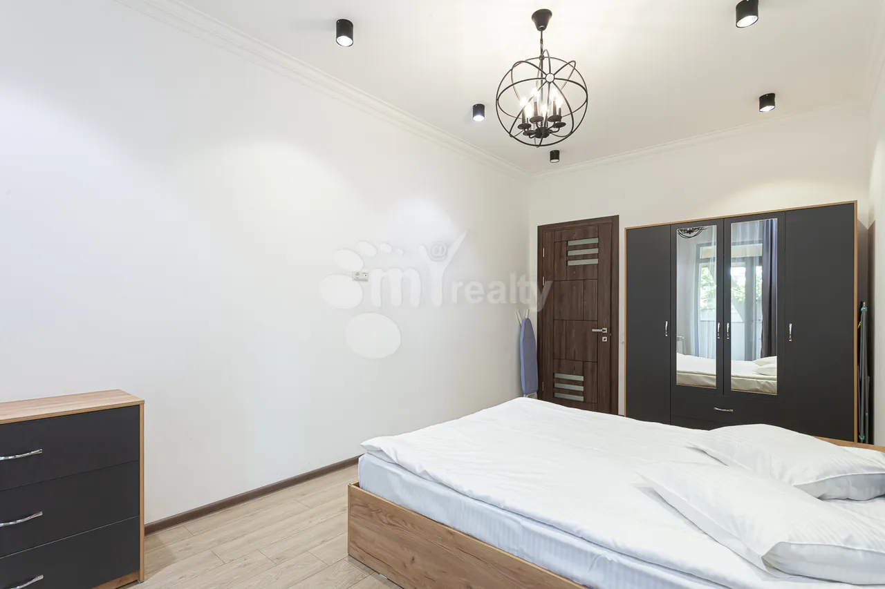 3 bedroom apartment for rent Saryan St, Center Yerevan, 160473