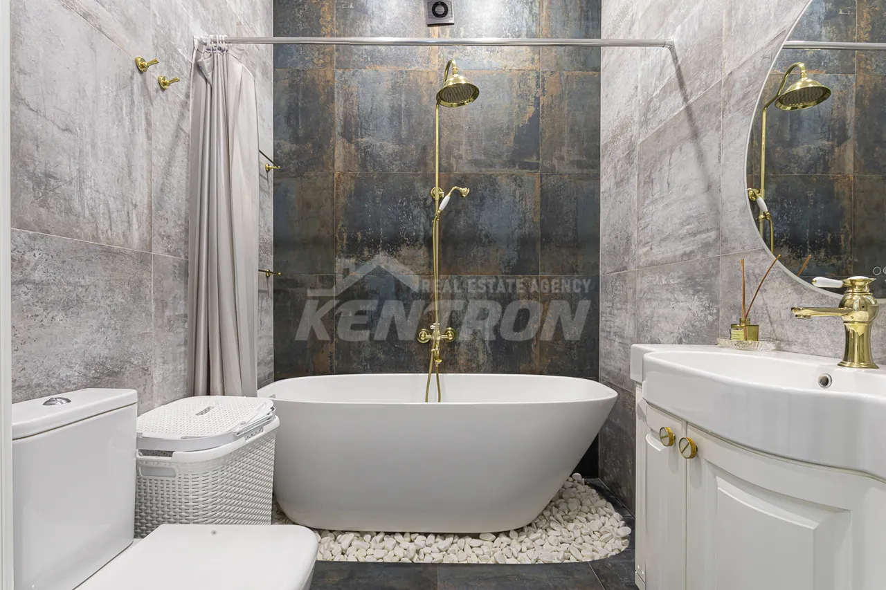 Снять 4 комнатную квартиру Арам ул, Центр Ереван, 159395