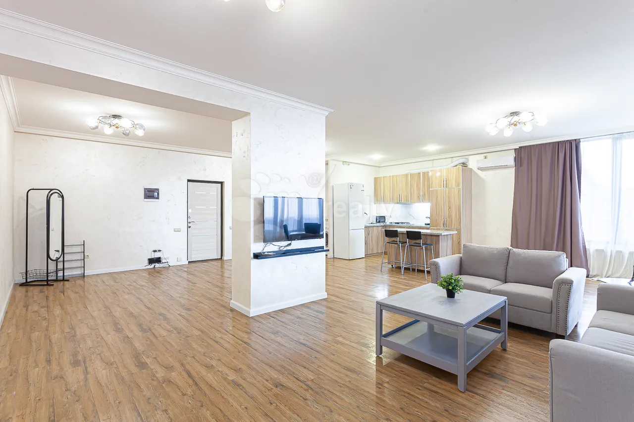 3 bedroom apartment for rent Teryan St, Center Yerevan, 158703