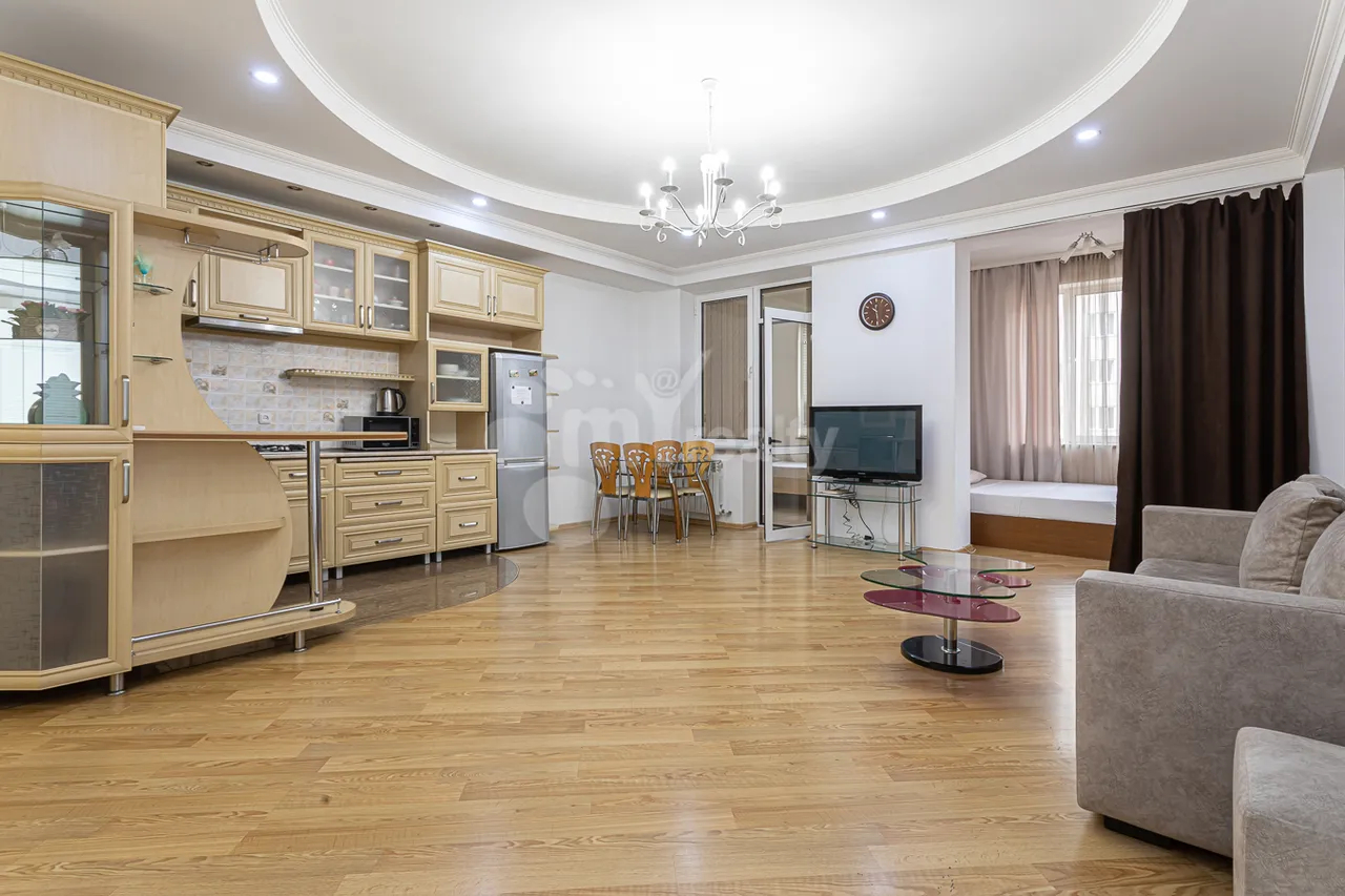 3 bedroom apartment for sale Northern(Hyusisayin)  Ave, Center Yerevan, 157972