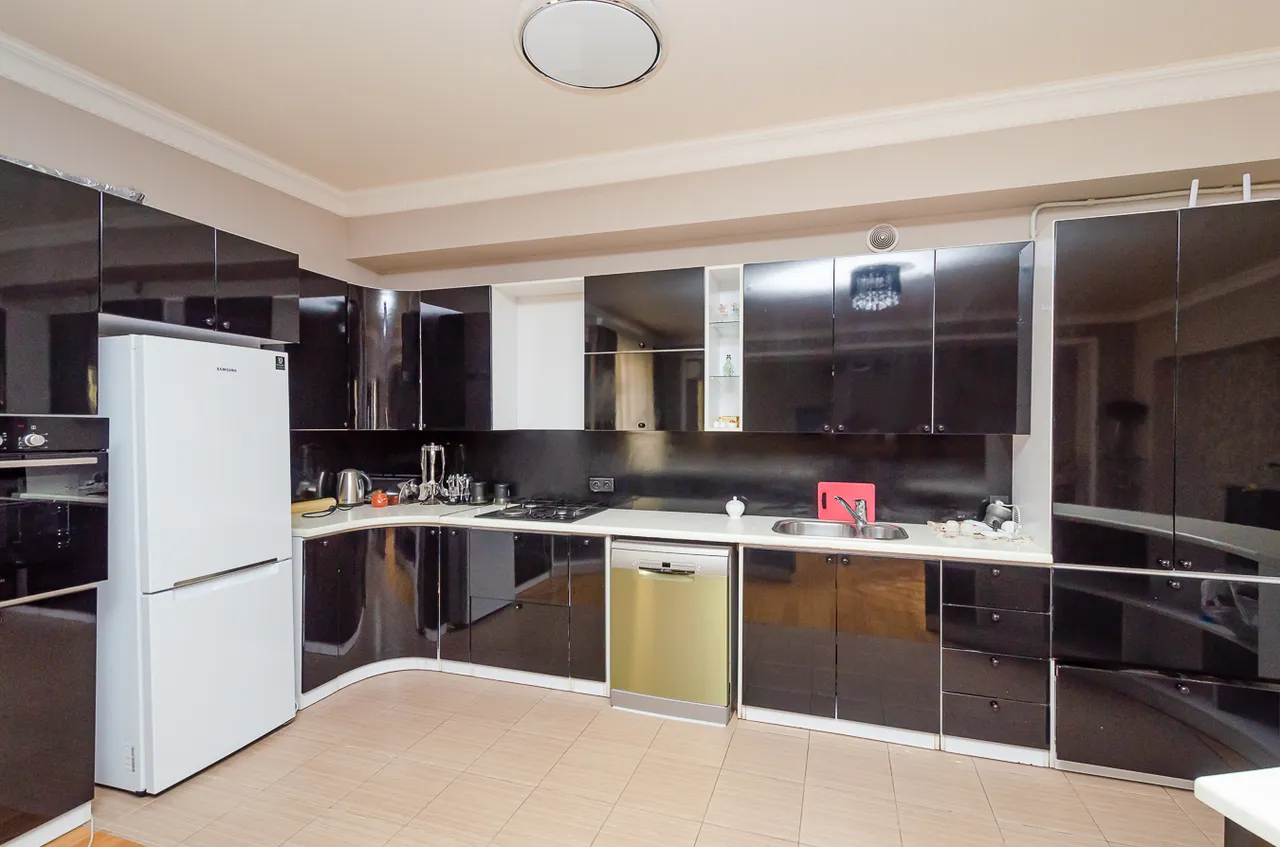 Снять 3 комнатную квартиру Бузанд ул, Центр Ереван, 159773