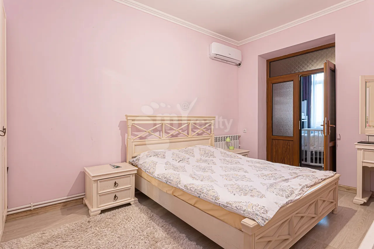 2 bedroom apartment for sale خیابان هانراپتوتیان, مرکز شهر ایروان, 159389