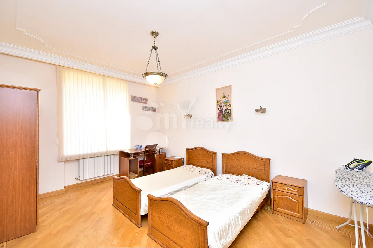 3 bedroom apartment for rent Tamanyan St, Center Yerevan, 160503