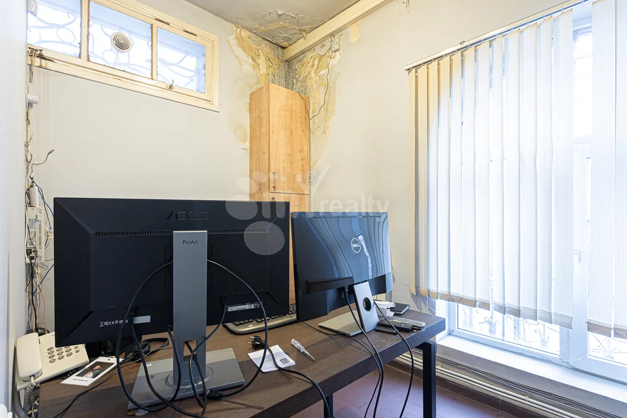 Снять коммерческoе помещение Сарян ул, Центр Ереван, 160192