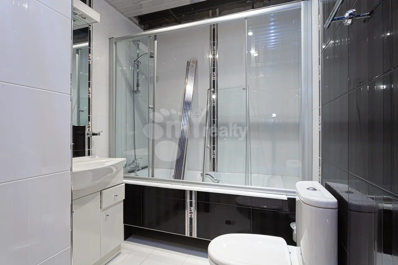 4 bedroom apartment for sale Teryan St, Center Yerevan, 160262