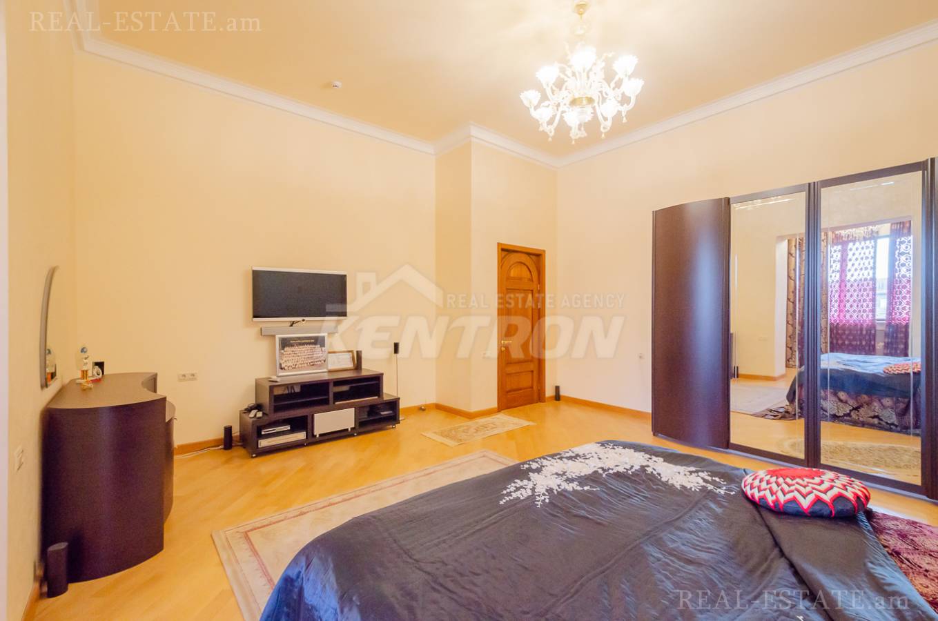 4 bedroom apartment for sale rue d'Abovyan, Center Yerevan, 137151