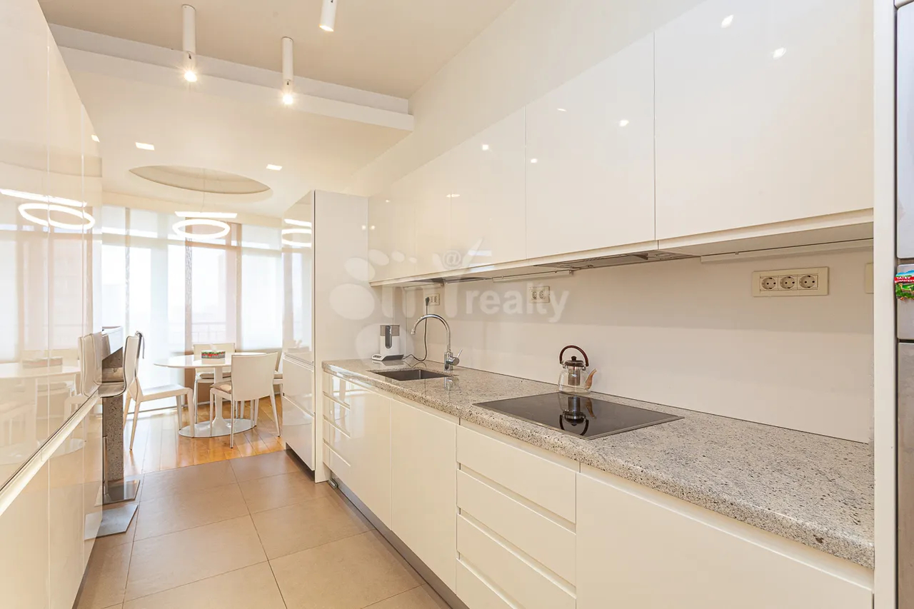 4 սենյականոց բնակարան վարձով Վարդանանց փող, Կենտրոն Երևան, 158842