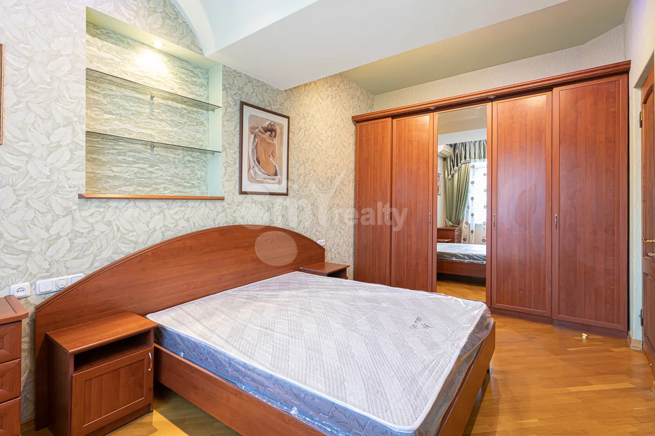 3 սենյականոց բնակարան  Աբովյան փող, Կենտրոն Երևան, 158369