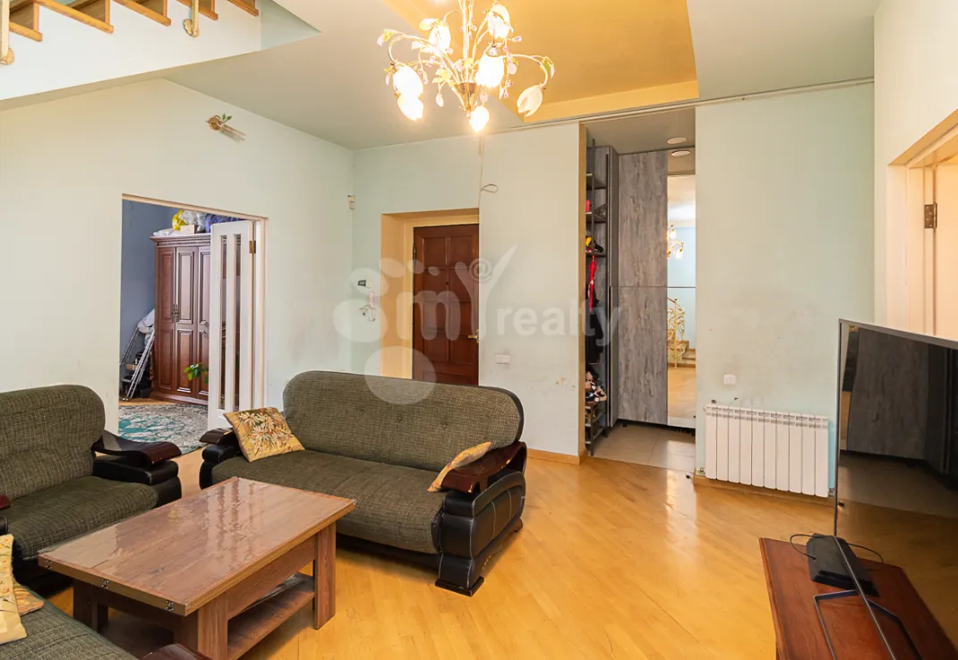 5 bedroom apartment for sale Zakyan St, Center Yerevan, 160371