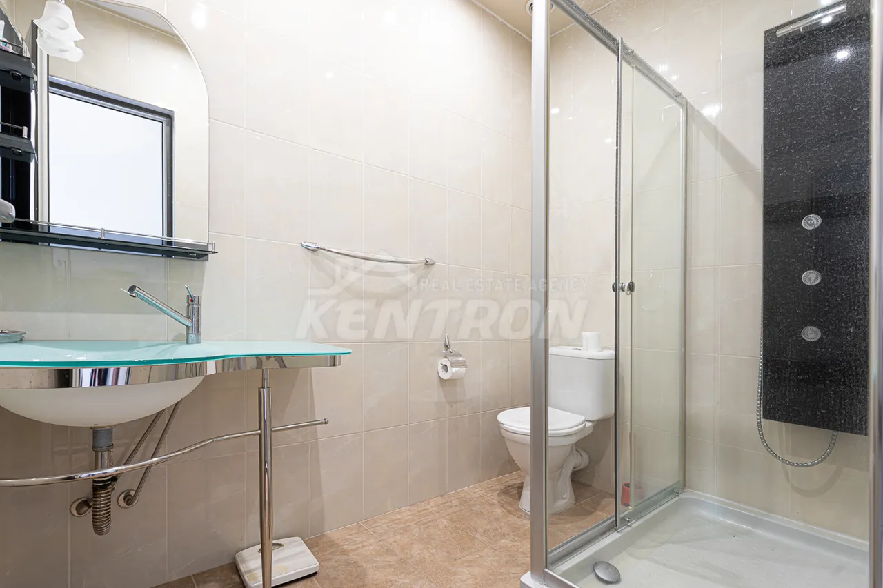 Снять 4 комнатную квартиру Арам ул, Центр Ереван, 159127