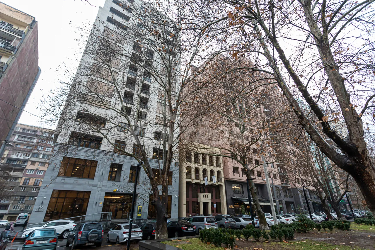 3 սենյականոց բնակարան վարձով Բուզանդի փող, Կենտրոն Երևան, 159436