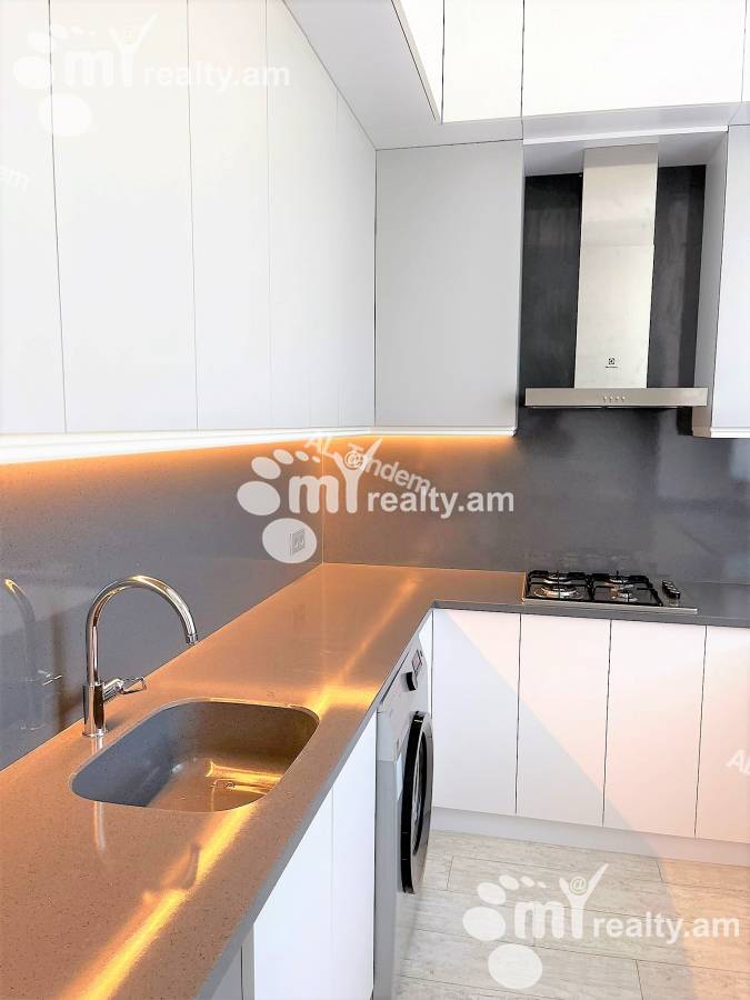 3 սենյականոց բնակարան  Կորյուն փող, Կենտրոն Երևան, 136180