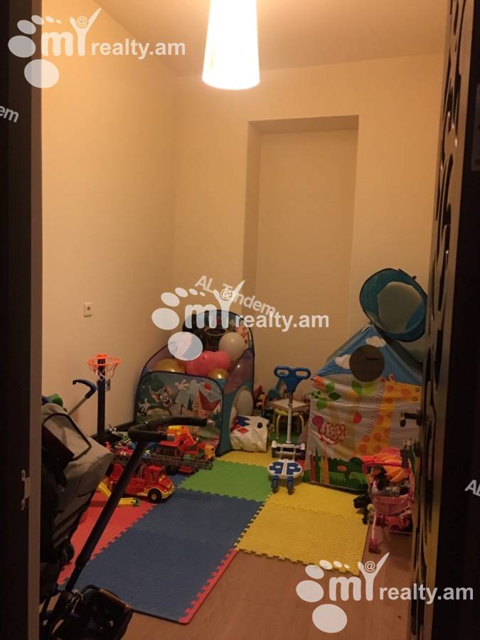 4 սենյականոց բնակարան  Նալբանդյան փող, Կենտրոն Երևան, 122412