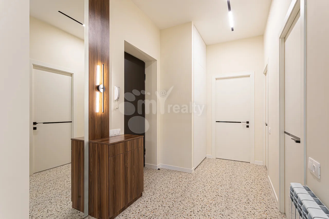 3 bedroom apartment for rent Amiryan St, Center Yerevan, 157289
