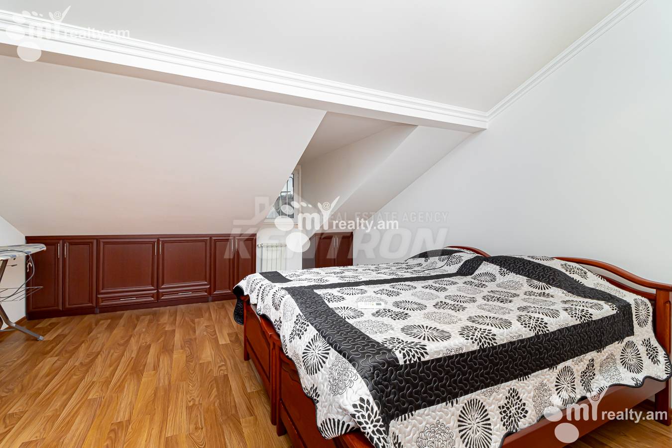 4 bedroom apartment for sale Baghramyan Ave (Kentron), Center Yerevan, 153674