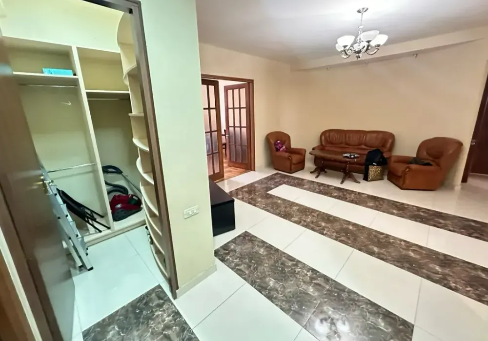 snyat-kvartiru/4-komnatnaya/Zakyan+St/Center/Yerevan